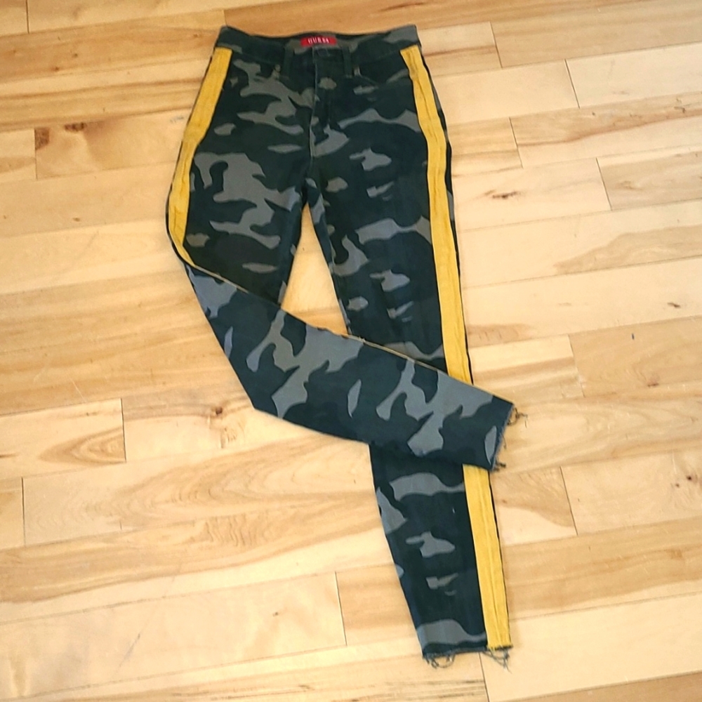 GUESS SKINNY JEANS ARMY WITH YELLOW STRIPE